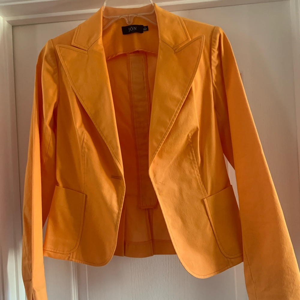 Beautiful bright blazer